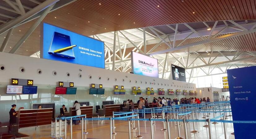 越南艦港機(jī)場廣告